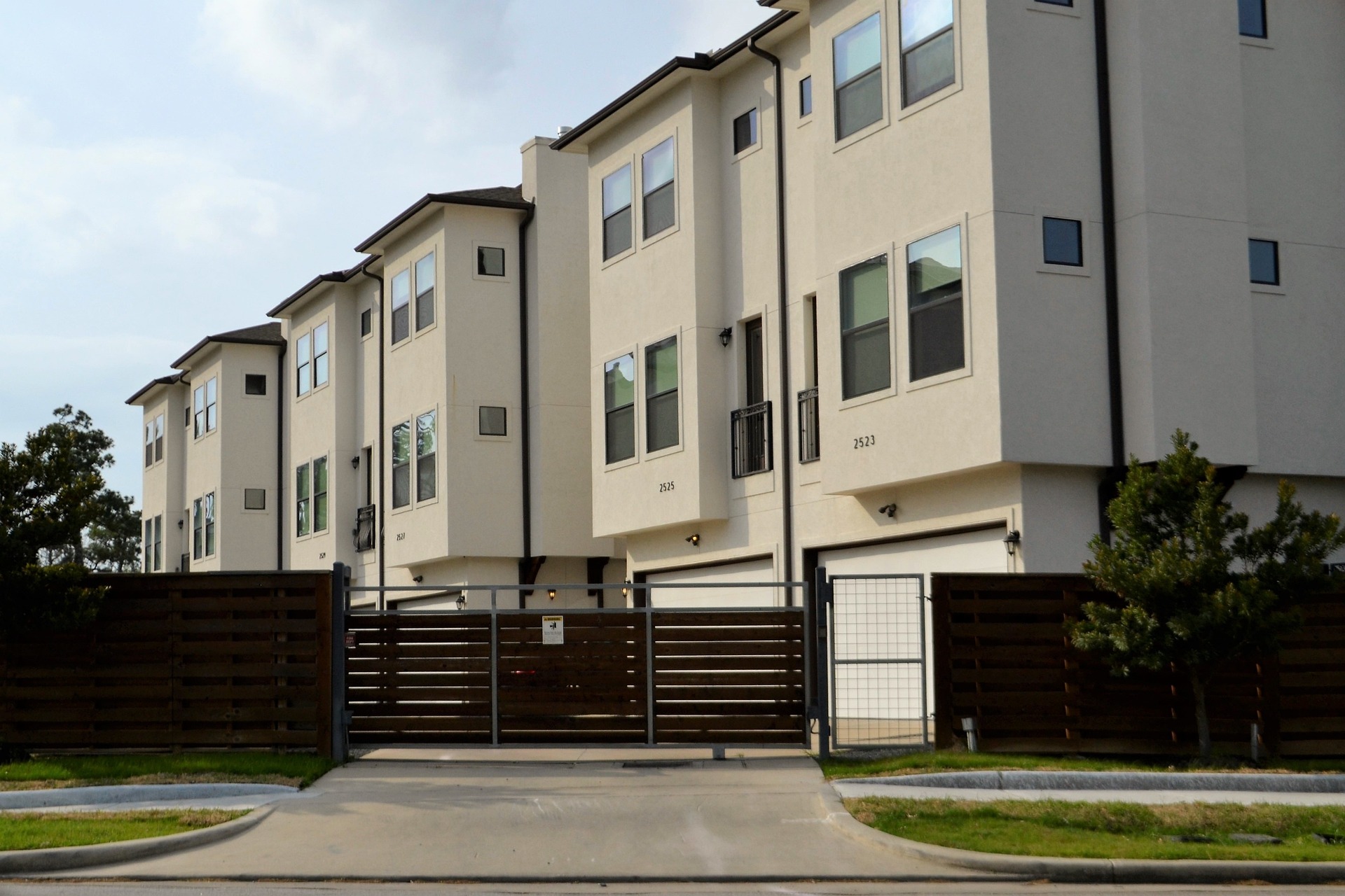 real-estate-g225bc2a44_1920